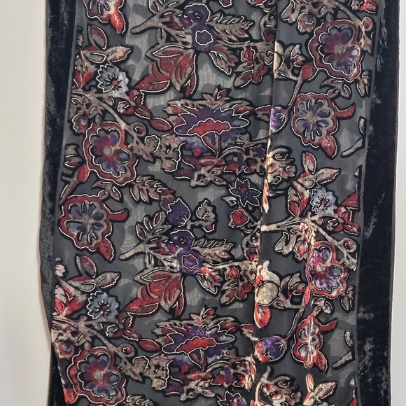 Floral velvet scarf/ wrap. - Picture 3 of 4